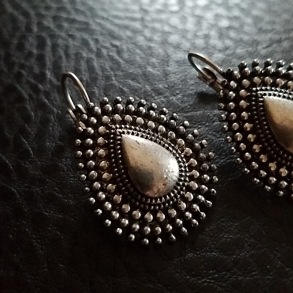 Earrings - Picture 3 of 7